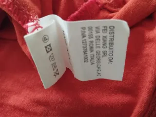 Camiseta ronaranja oscuro con estampado delante