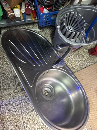 Fregadero de cocina metálico