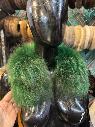 Collo di pelliccia verde