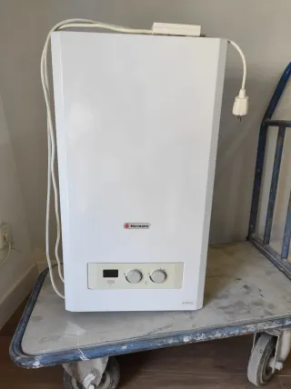 Caldera de gas Hermann blanca