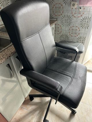 Silla de estudio de piel sintética negra