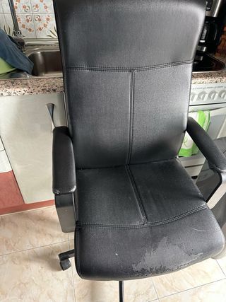 Silla de estudio de piel sintética negra