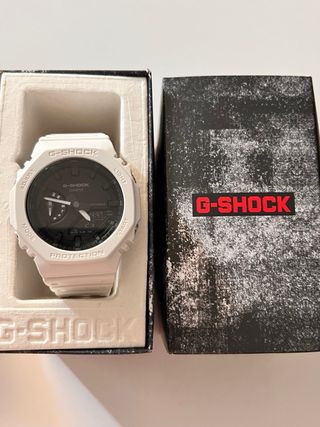 G-Shock GA-2100-7A Blanco еn excelente estado