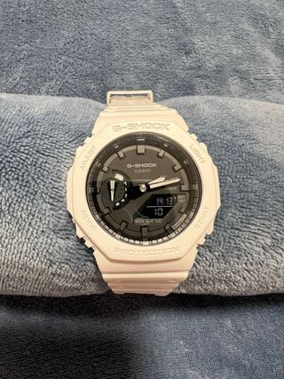 G-Shock GA-2100-7A Blanco еn excelente estado