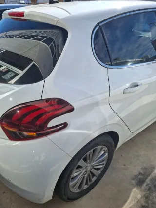 Peugeot 208 64mil km!!