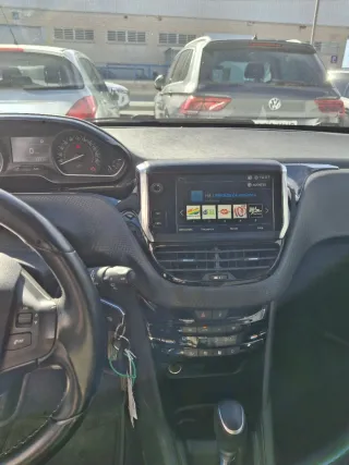Peugeot 208 64mil km!!
