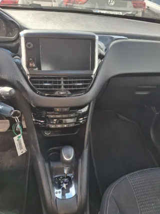 Peugeot 208 64mil km!!