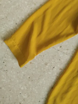 Camisa amarilla manga larga