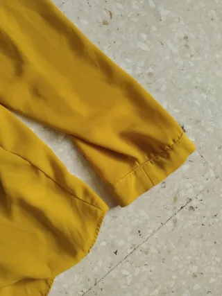 Camisa amarilla manga larga