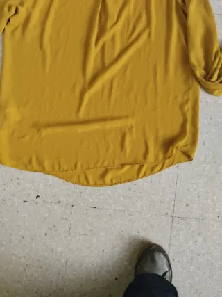 Camisa amarilla manga larga