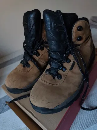 Botas de montaña y campo hombre. Talla 43