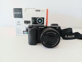 Cámara Sony A6000 con caja