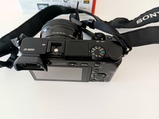 Cámara Sony A6000 con caja
