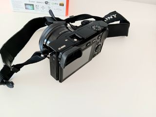 Cámara Sony A6000 con caja
