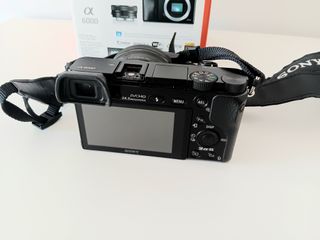 Cámara Sony A6000 con caja