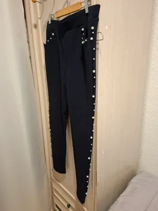 Pantalón Azul Marino con Perlas Laterales