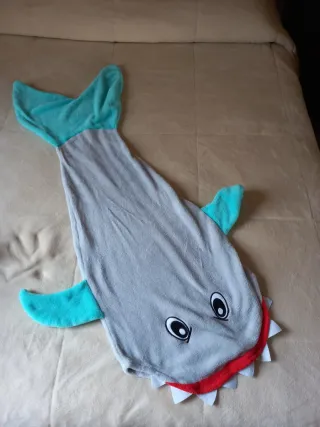 Coperta sacco a pelo a forma di squalo