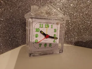 Sveglia a casetta trasparente