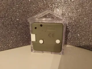 Sveglia a casetta trasparente