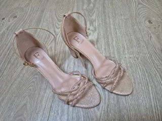 Sandali Fashion Nova champagne