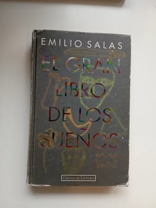 Libros de distintos géneros en mejor y peor estado