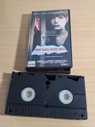 VHS Mujer Blanca Soltera Busca
