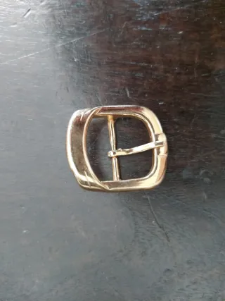 Hebilla de cinturón dorada