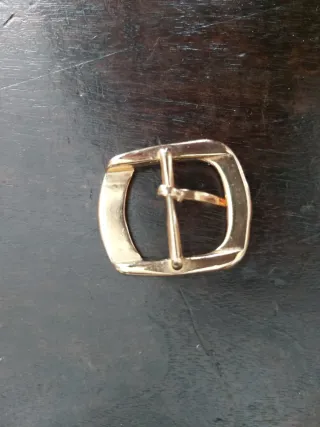 Hebilla de cinturón dorada