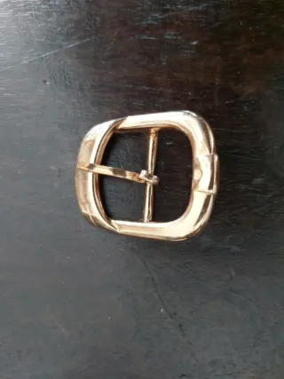 Hebilla de cinturón dorada