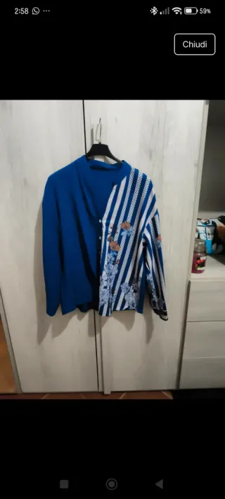 Camicia blu con fantasia righe e fiori