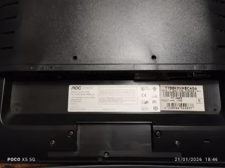 Teclado y Pantalla AOC con Soporte