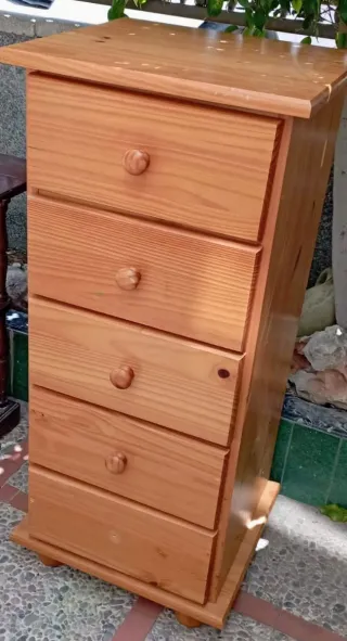 Cómoda restaurada de madera