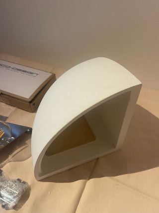 Lampada da parete angolare in gesso