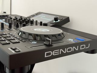 Denon DJ SC Live 4 Controlador DJ