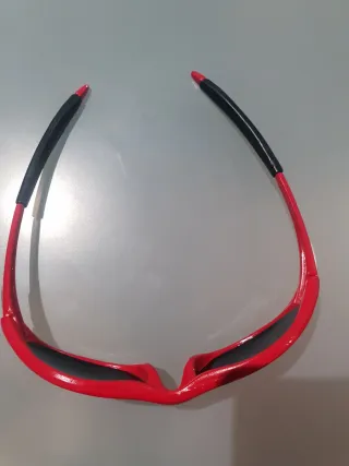 Gafas de sol Oakley estrechas niño rojas