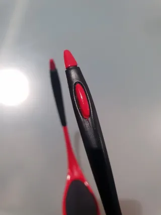 Gafas de sol Oakley estrechas niño rojas