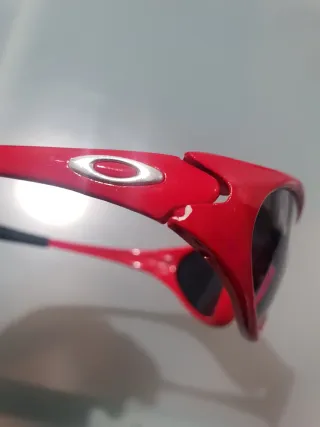 Gafas de sol Oakley estrechas niño rojas