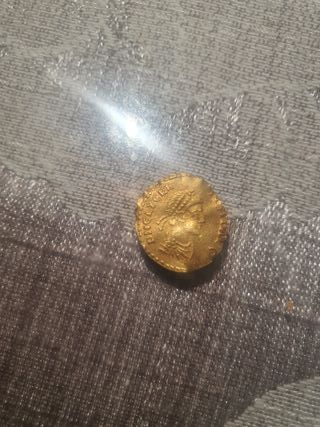 Moneda de oro antigua