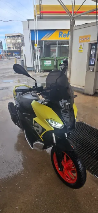Aprilia SR GT Sport 125 Scooter