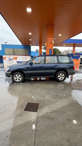 Toyota Land Cruiser 100 2001