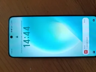 Teléfono Móvil Negro y Funda De Móvil Azul Marino