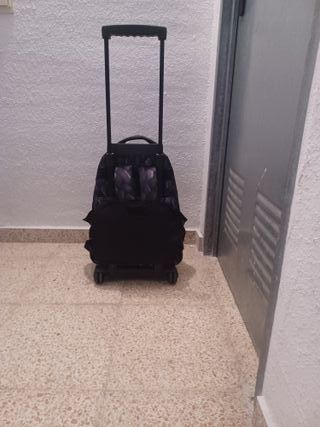 Mochila con ruedas y tirador