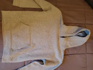 Felpa grigia con tasca