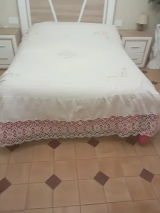 Colcha lino bordada encaje artesanal cama 1,80