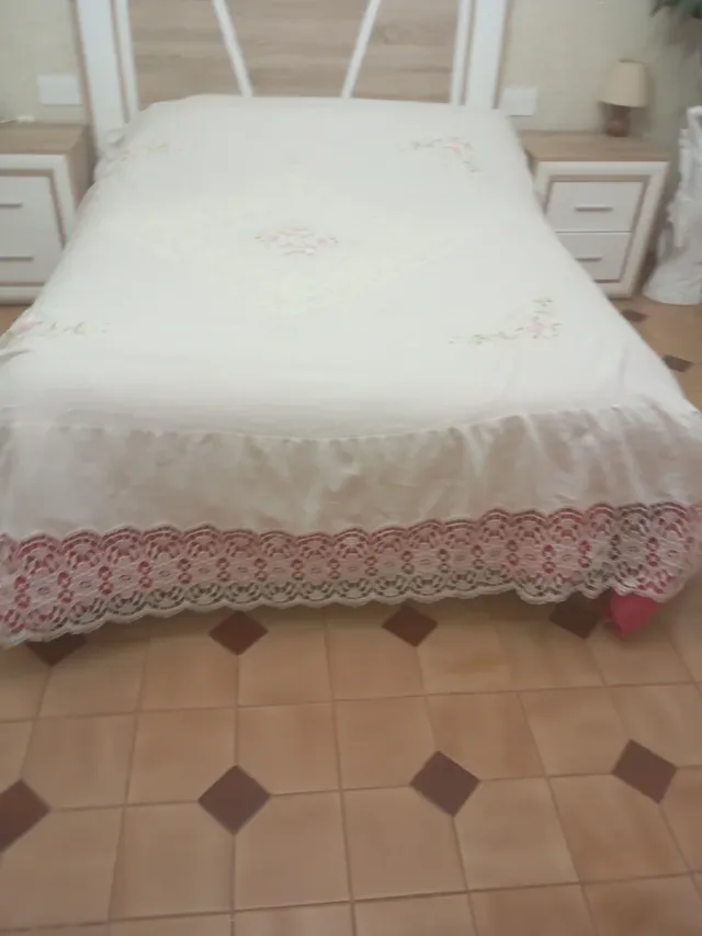 Colcha lino bordada encaje artesanal cama 1,80