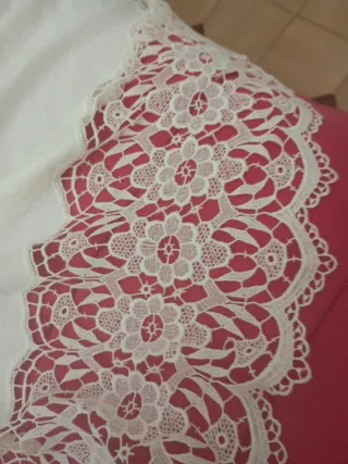 Colcha lino bordada encaje artesanal cama 1,80