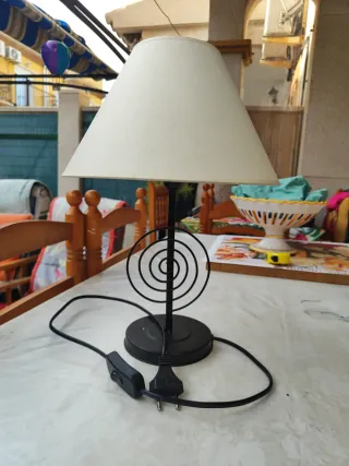 Lámpara de mesa diseño espiral