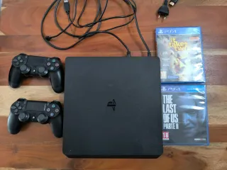 PS4 Slim Negra + 2 Mandos + 2 Juegos