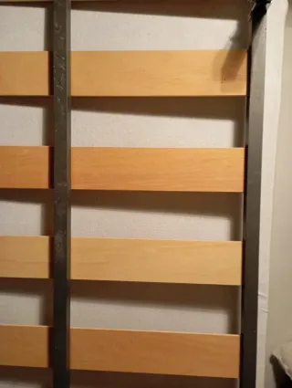 Somier de metal y madera con colchón