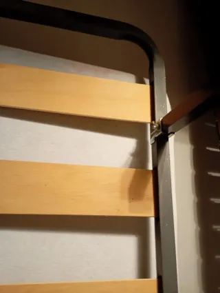 Somier de metal y madera con colchón
